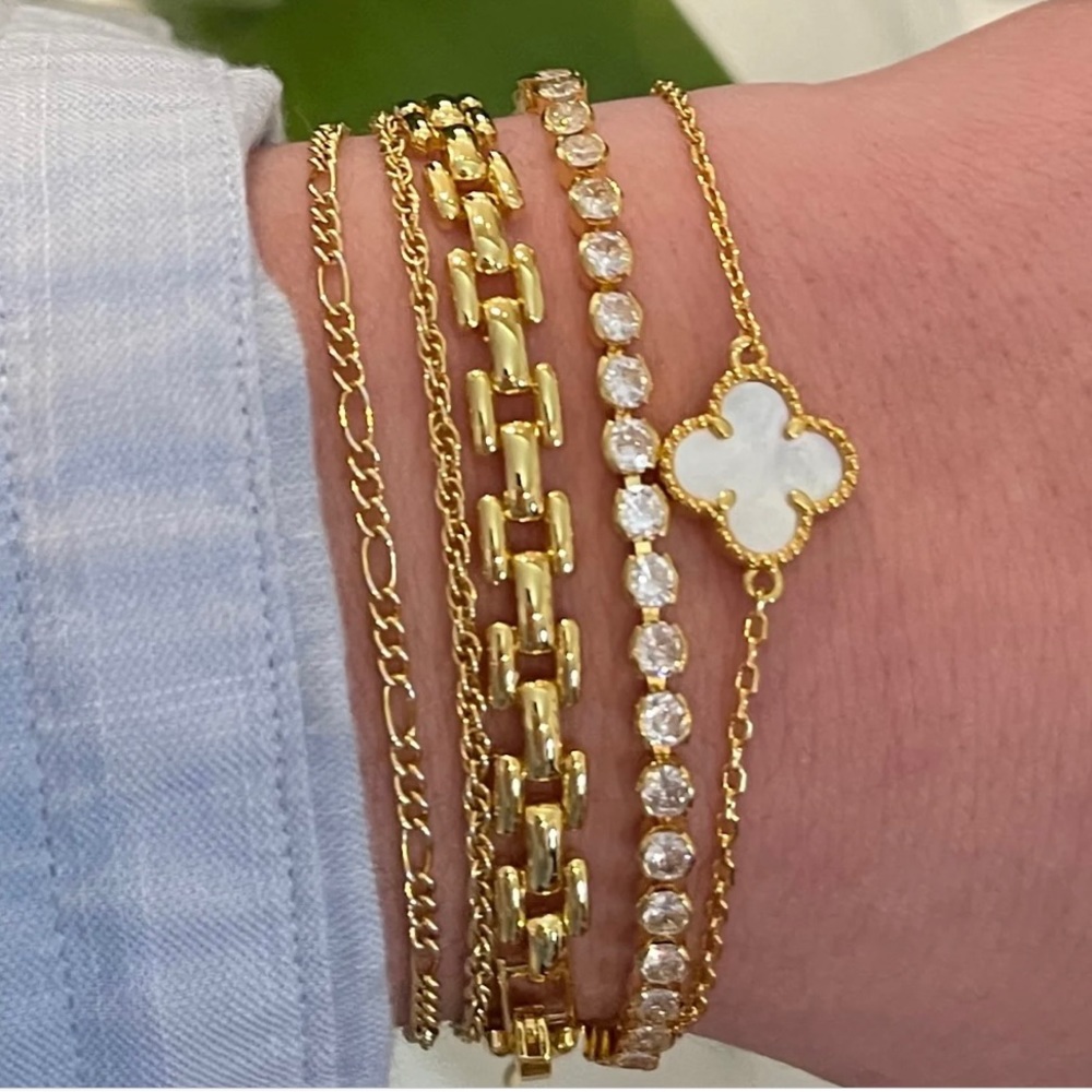 ✨BESTSELLING CLOVER BRACELET